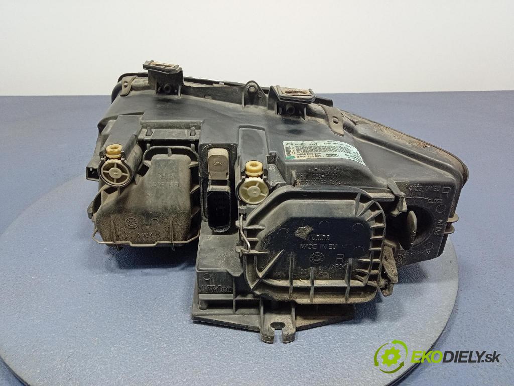 Audi A4 2001 Reflektor: v pravo: 8E0941004F