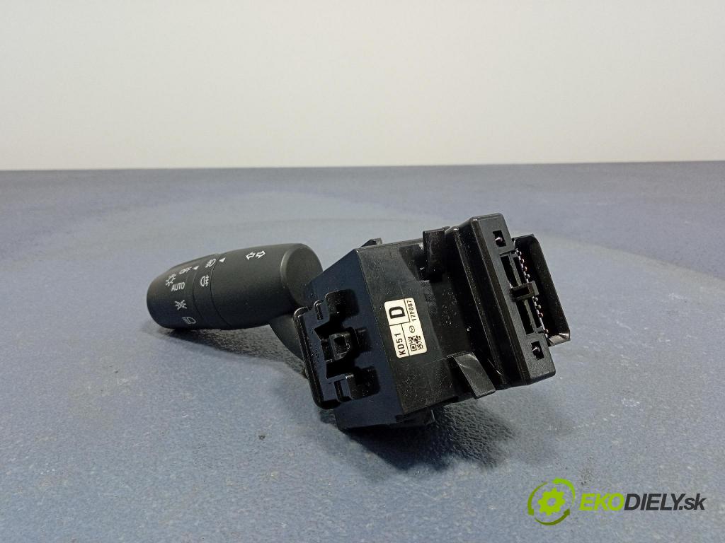 Mazda 3 2014 prepínač 17F887