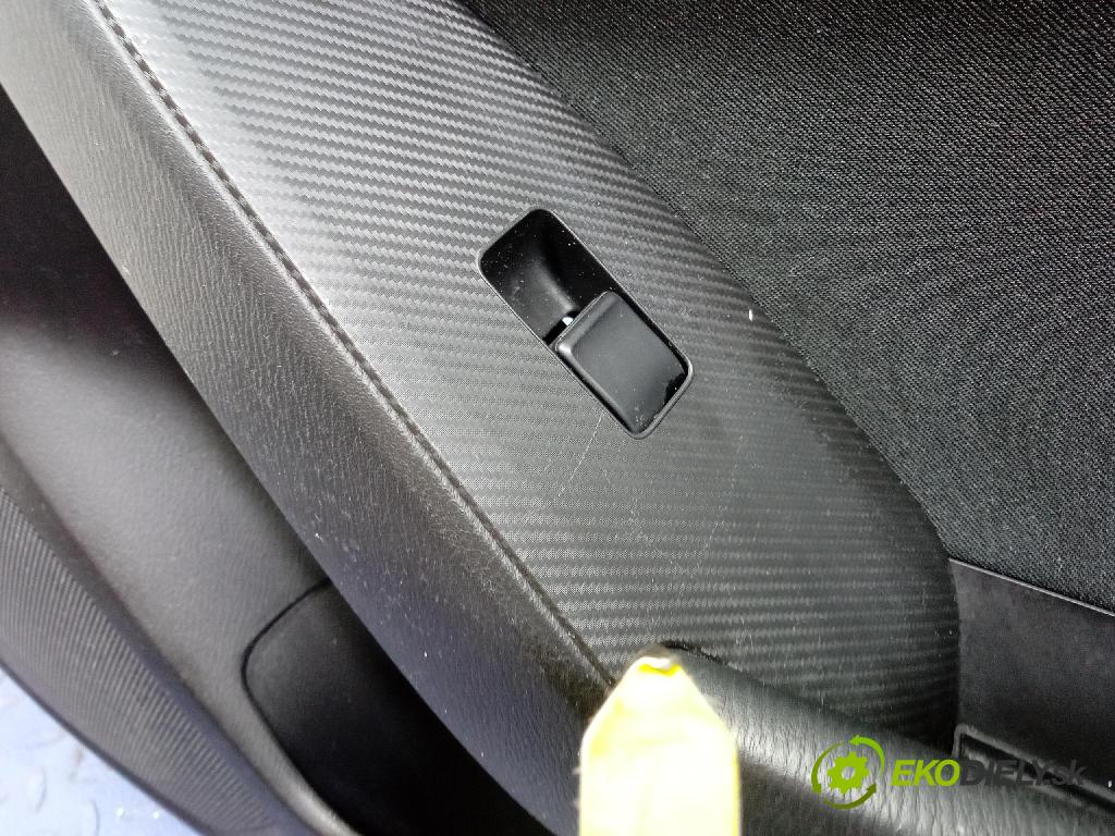 Mazda 3 2014 Čalounictví: dvere Predné Prava: 