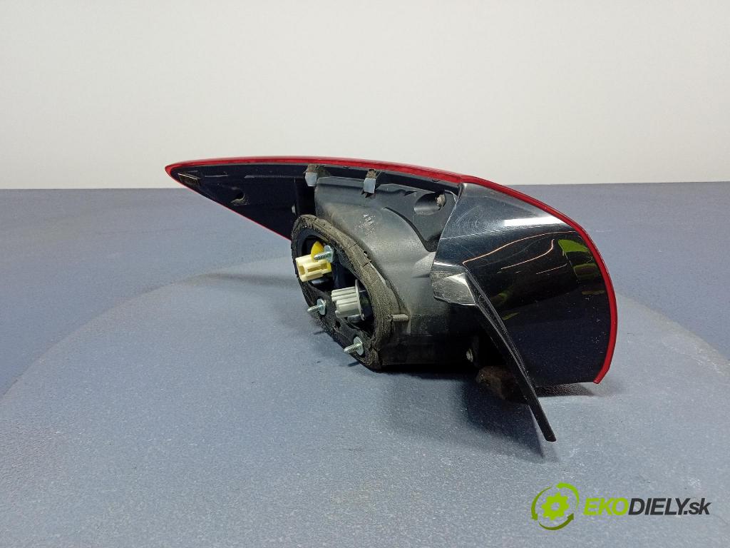 Mazda 3 2014 svetlo / reflektor zad Prava: Vonkajsia: B45D-51150