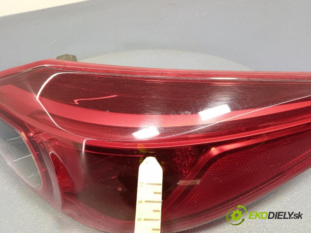 Mazda 3 2014 svetlo / reflektor zad Prava: Vonkajsia: B45D-51150