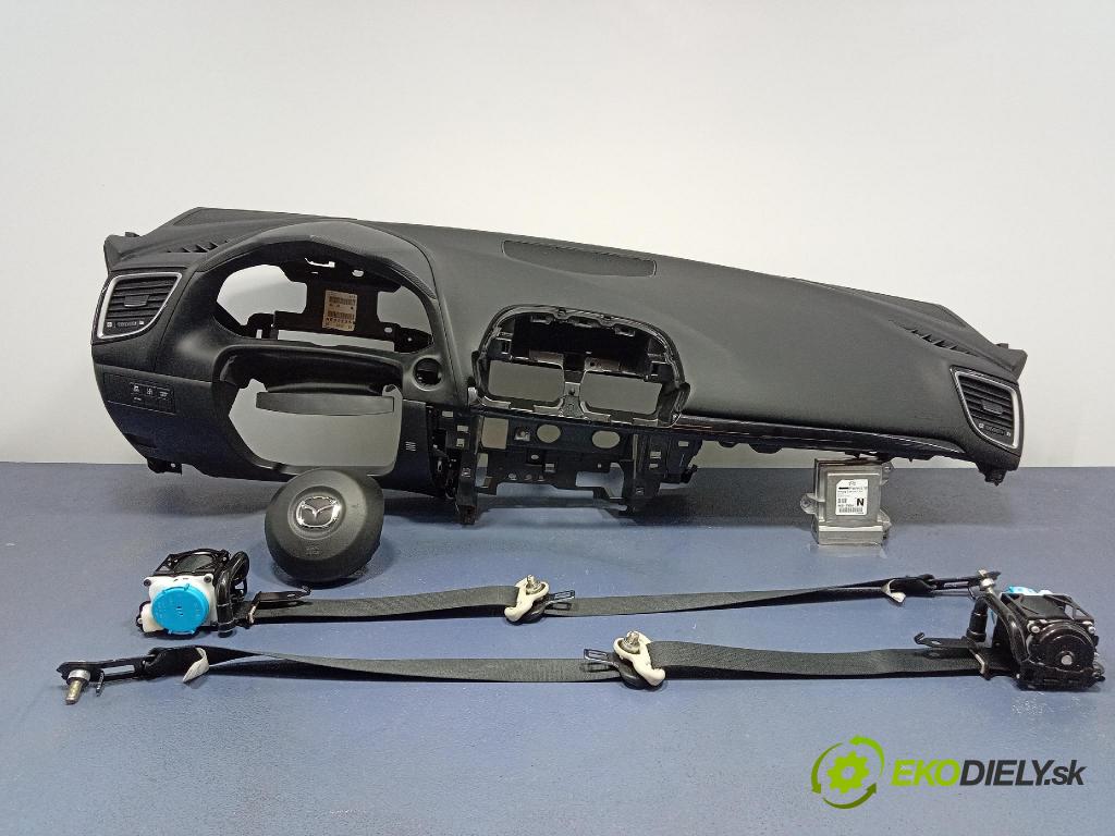 Mazda 3 2014 kokpit,pristrojová doska