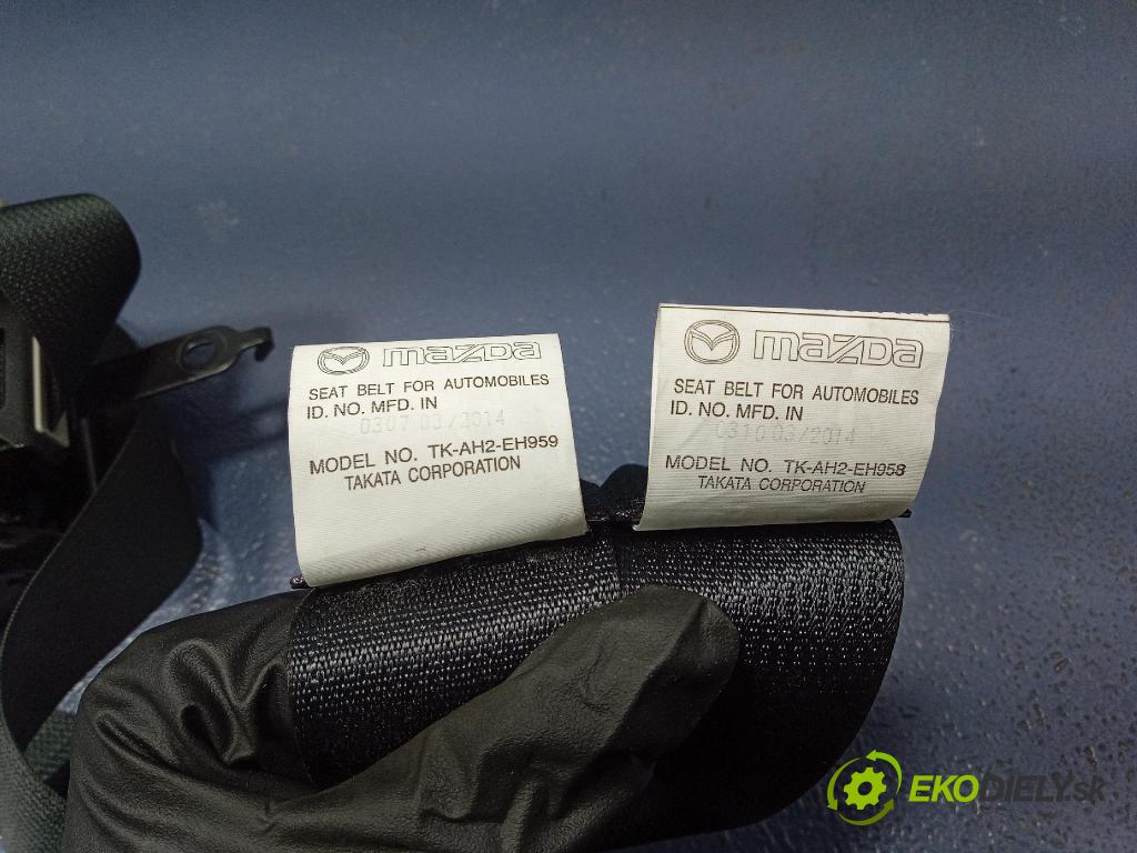 Mazda 3 2014 kokpit,pristrojová doska