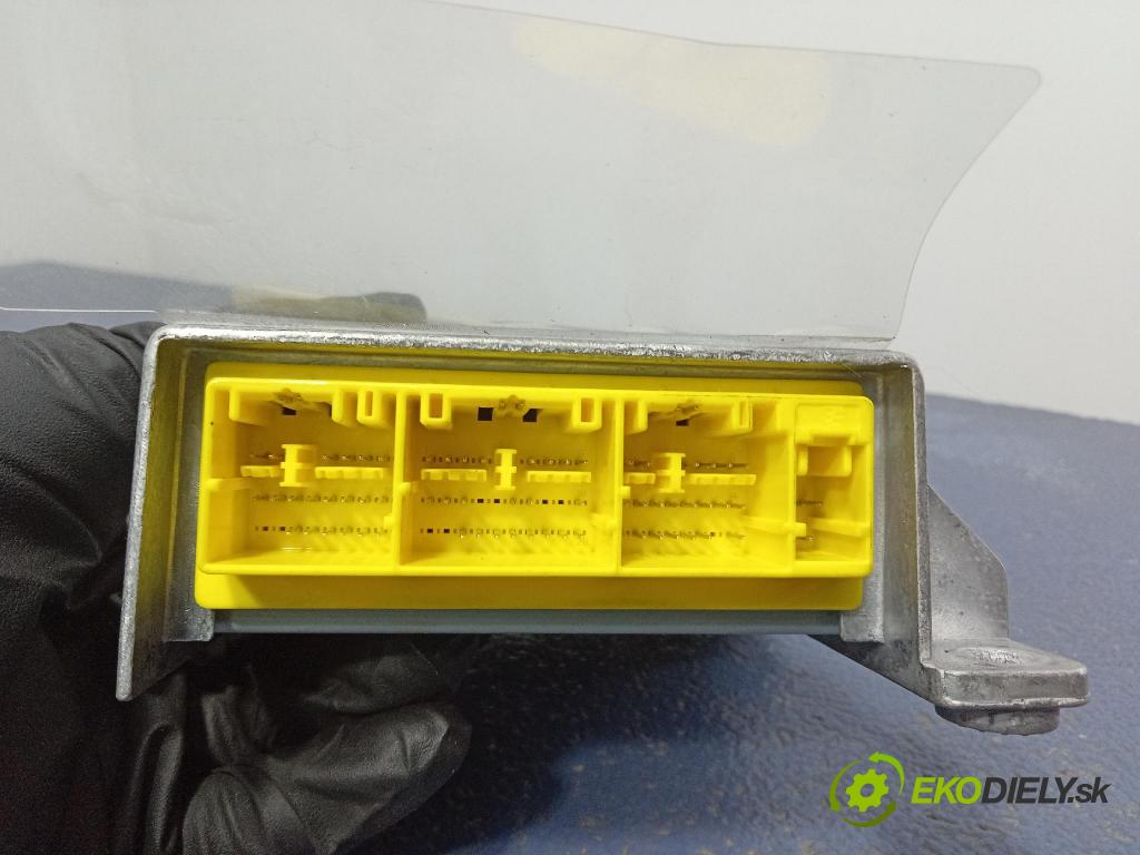 Mazda 3 2014 kokpit,pristrojová doska