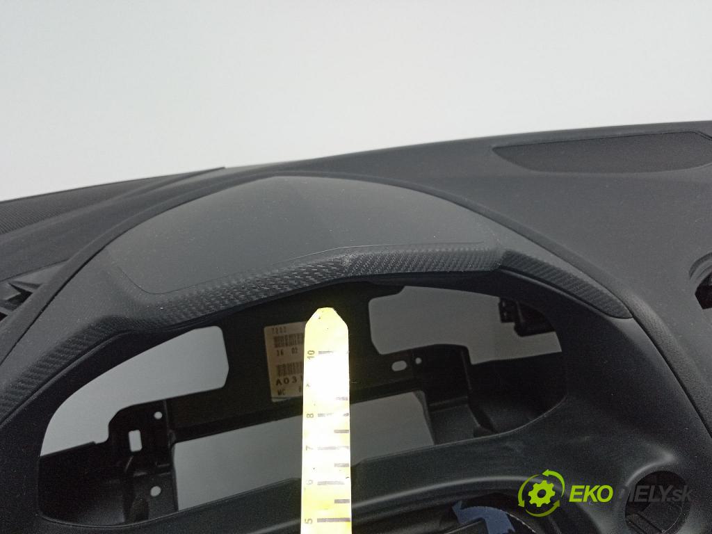 Mazda 3 2014 kokpit,pristrojová doska