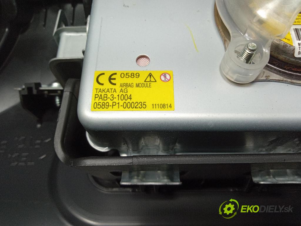 Mazda 3 2014 kokpit,pristrojová doska