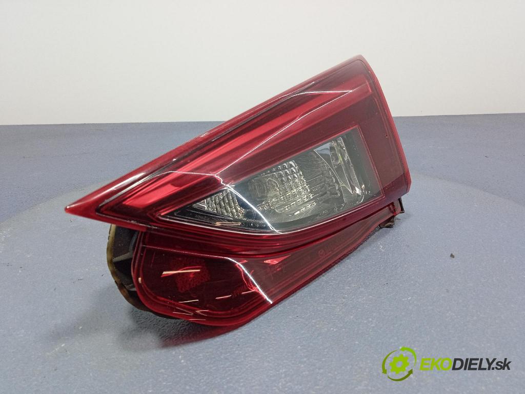 Mazda 3 2014 svetlo / reflektor zad Prava: Vnútri: B45C-513F0