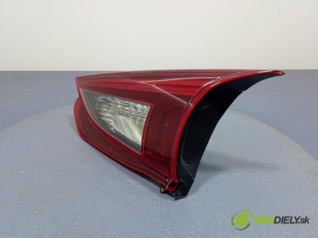 Mazda 3 2014 svetlo / reflektor zad Prava: Vnútri: B45C-513F0