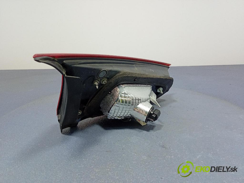 Mazda 3 2014 svetlo / reflektor zad Prava: Vnútri: B45C-513F0