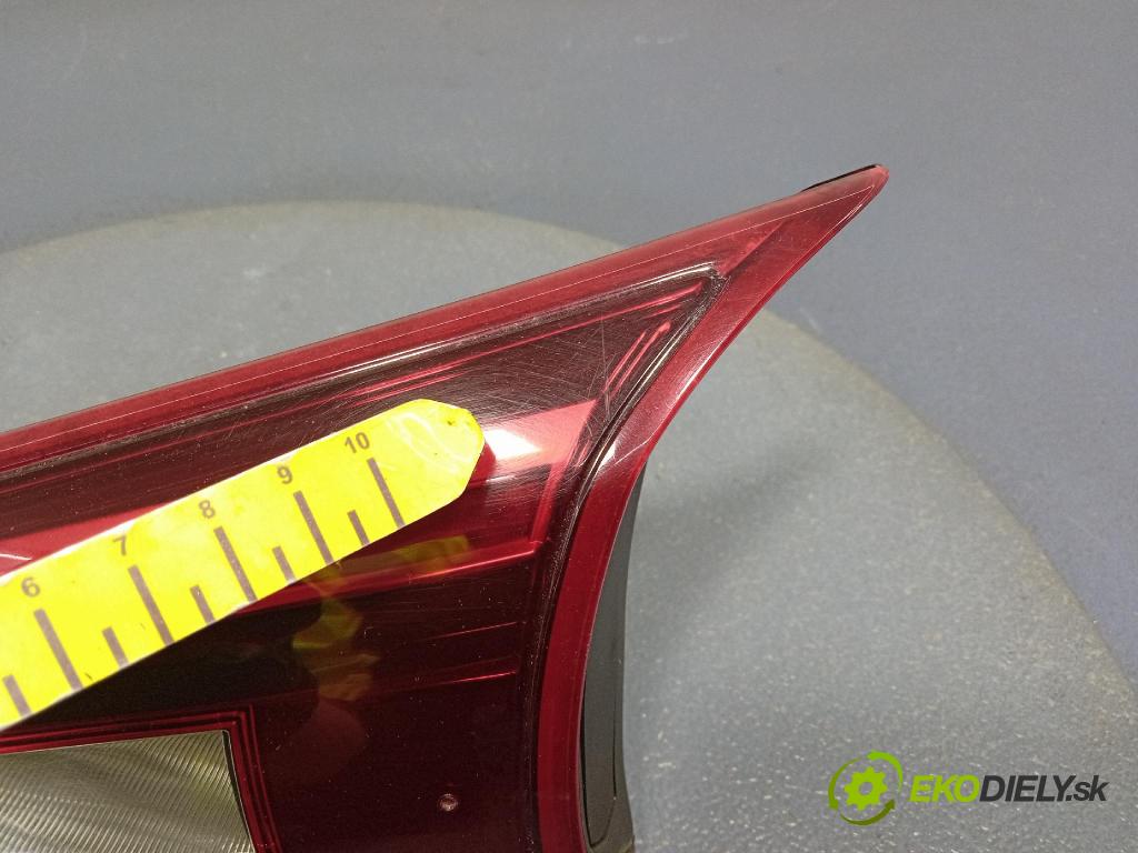 Mazda 3 2014 svetlo / reflektor zad Prava: Vnútri: B45C-513F0