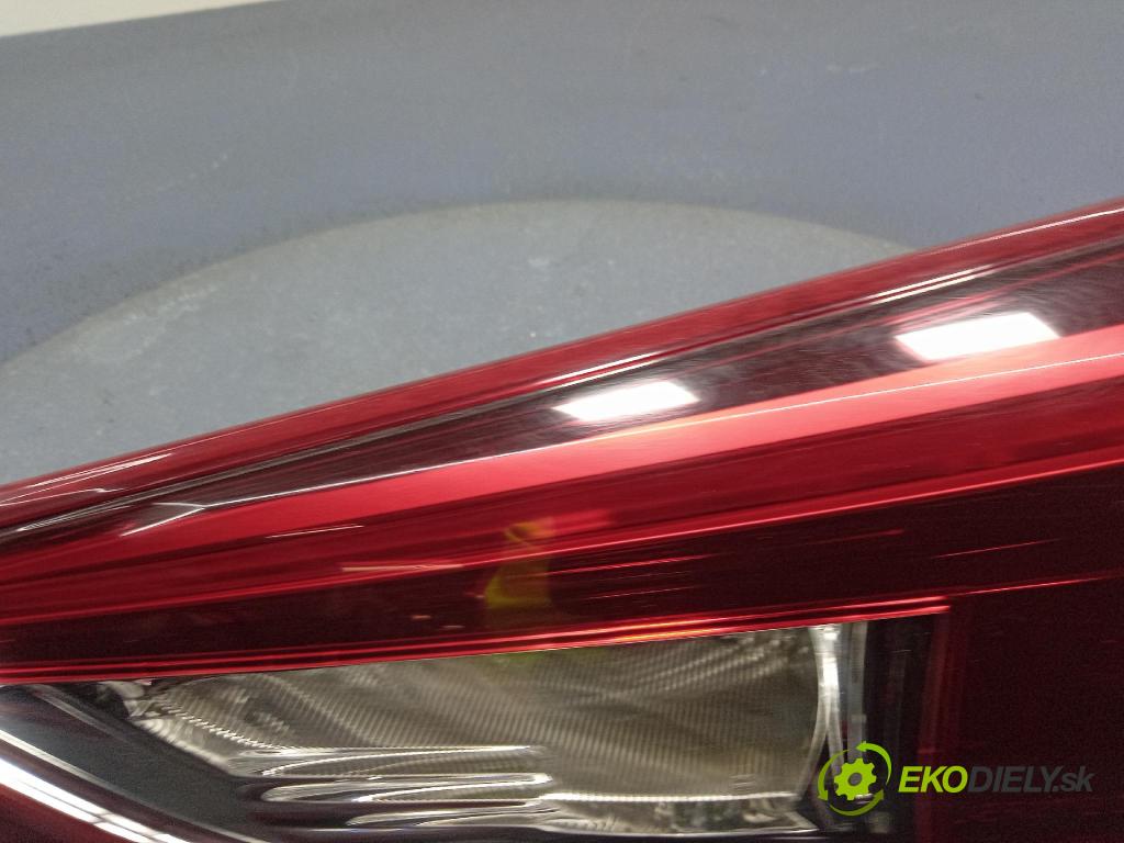 Mazda 3 2014 svetlo / reflektor zad Prava: Vnútri: B45C-513F0