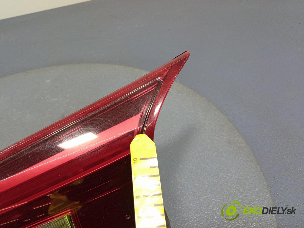 Mazda 3 2014 svetlo / reflektor zad Prava: Vnútri: B45C-513F0
