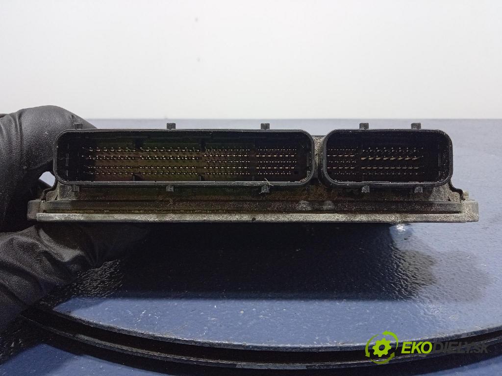 Mazda 3 2014 riadiaca jednotka Motor: P51J18881A