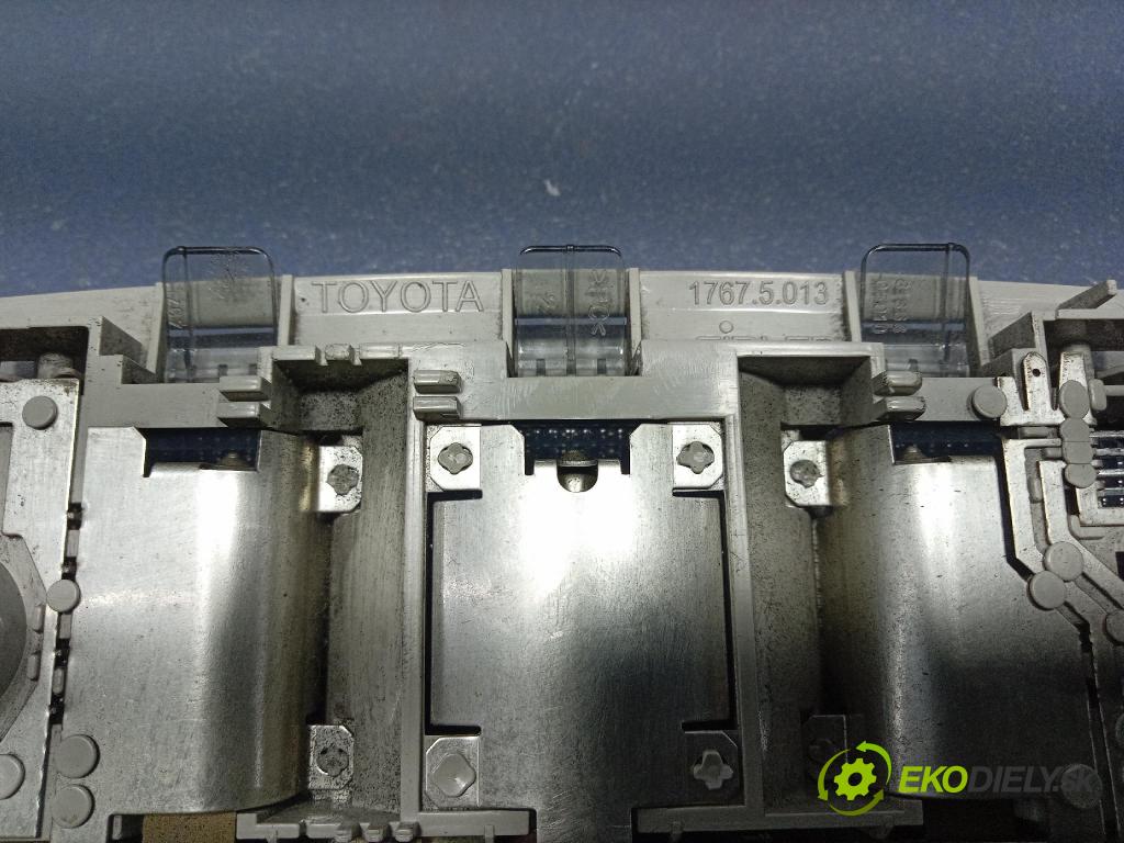 Toyota Avensis 2006 Svietidlá: Vnútri: 81263-05220