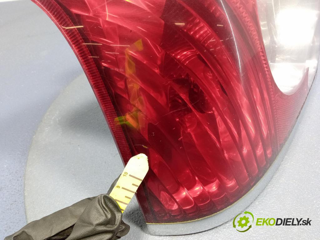 Toyota Avensis 2006 svetlo / reflektor zad ľavá Vonkajsia: 