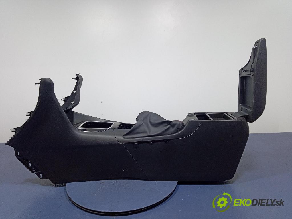 Mazda 3 2014 tunel Stredný: