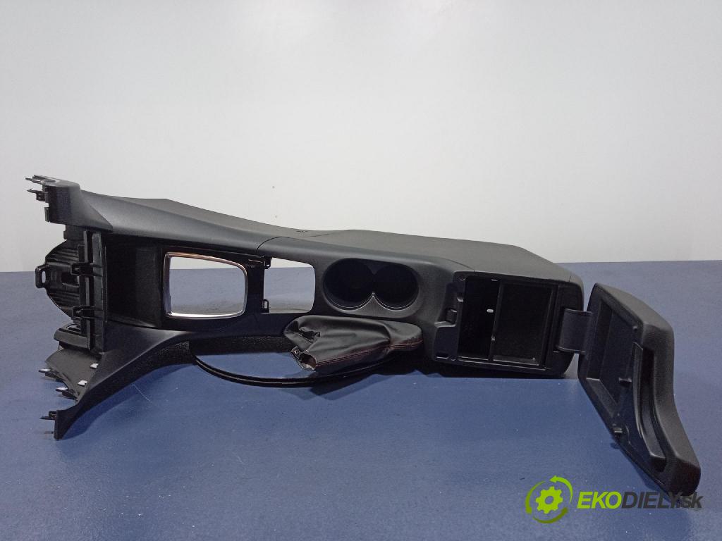 Mazda 3 2014 tunel Stredný: