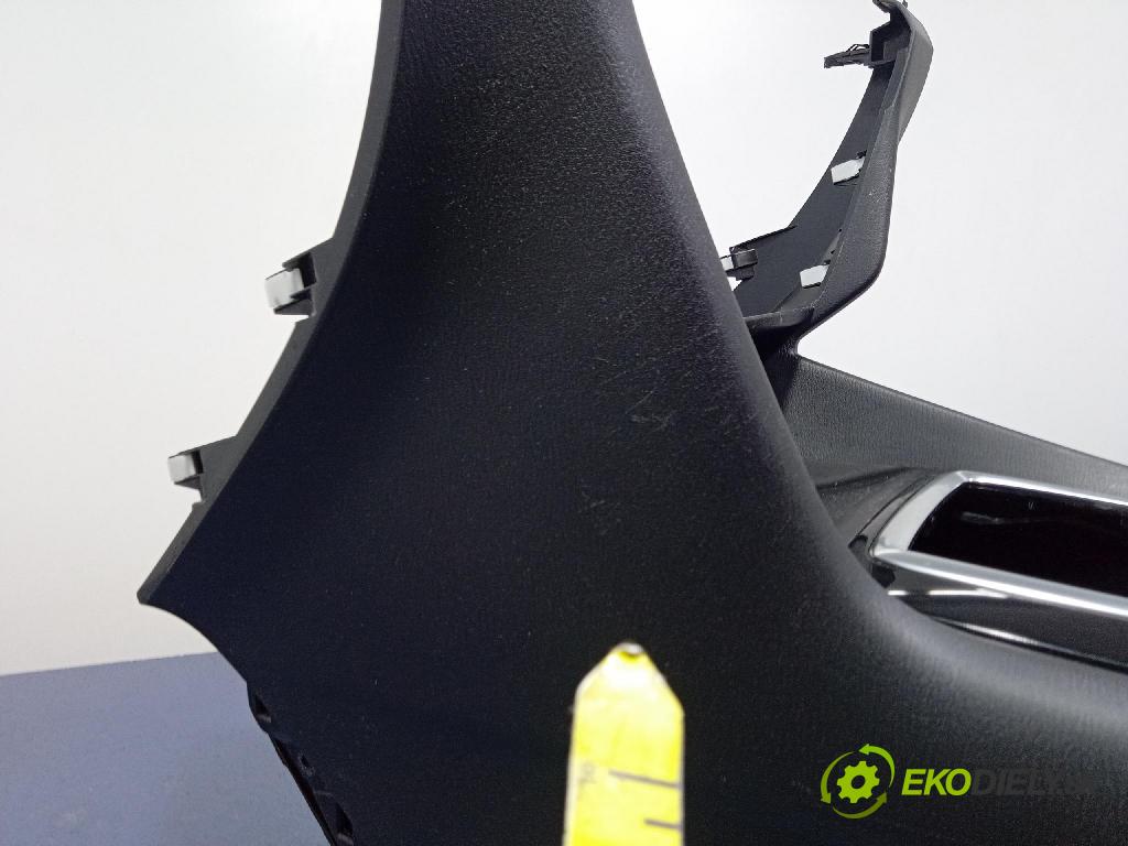 Mazda 3 2014 tunel Stredný: