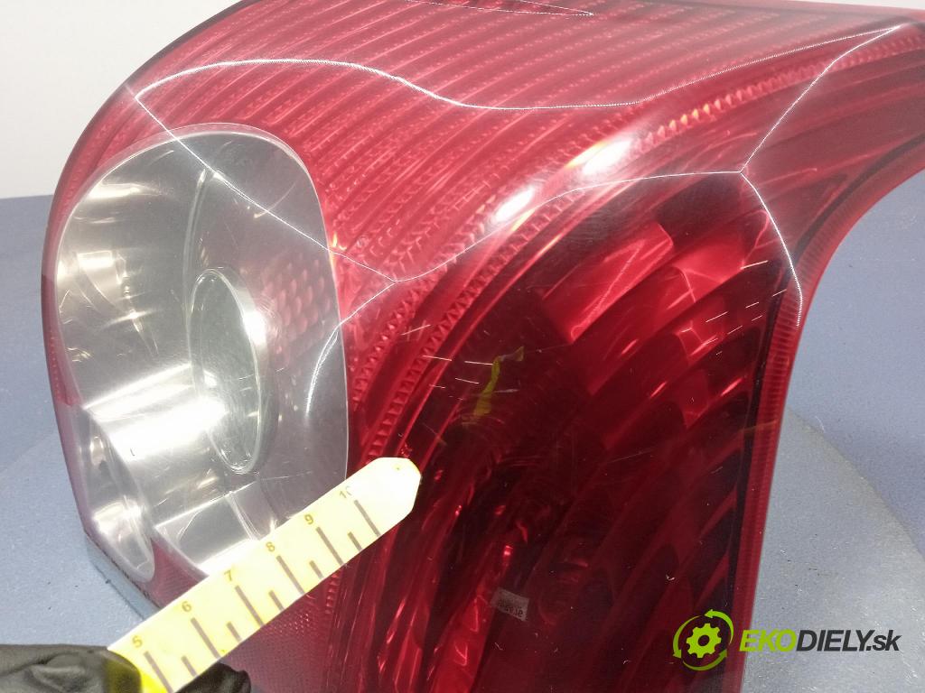 Toyota Avensis 2006 svetlo / reflektor zad Prava: Vonkajsia: 35-110