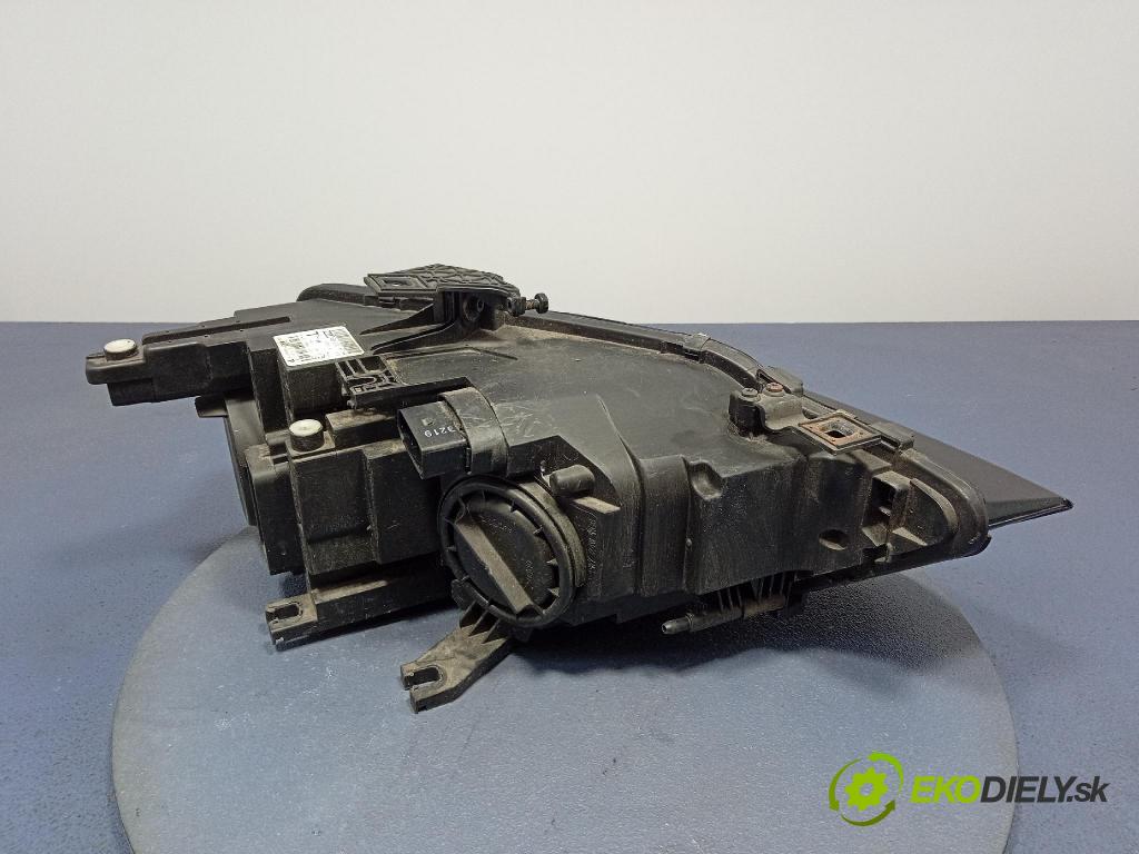 Audi A4 0 Reflektor: Vľavo: 8K0941003AB