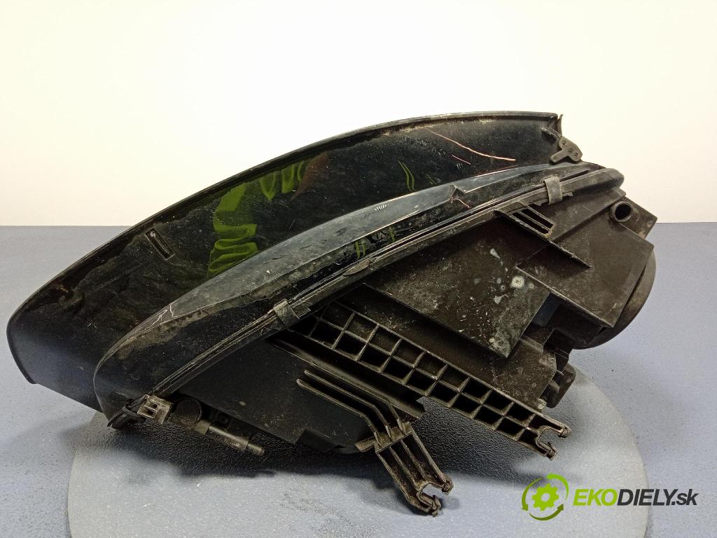 Audi A4 0 Reflektor: Vľavo: 8K0941003AB