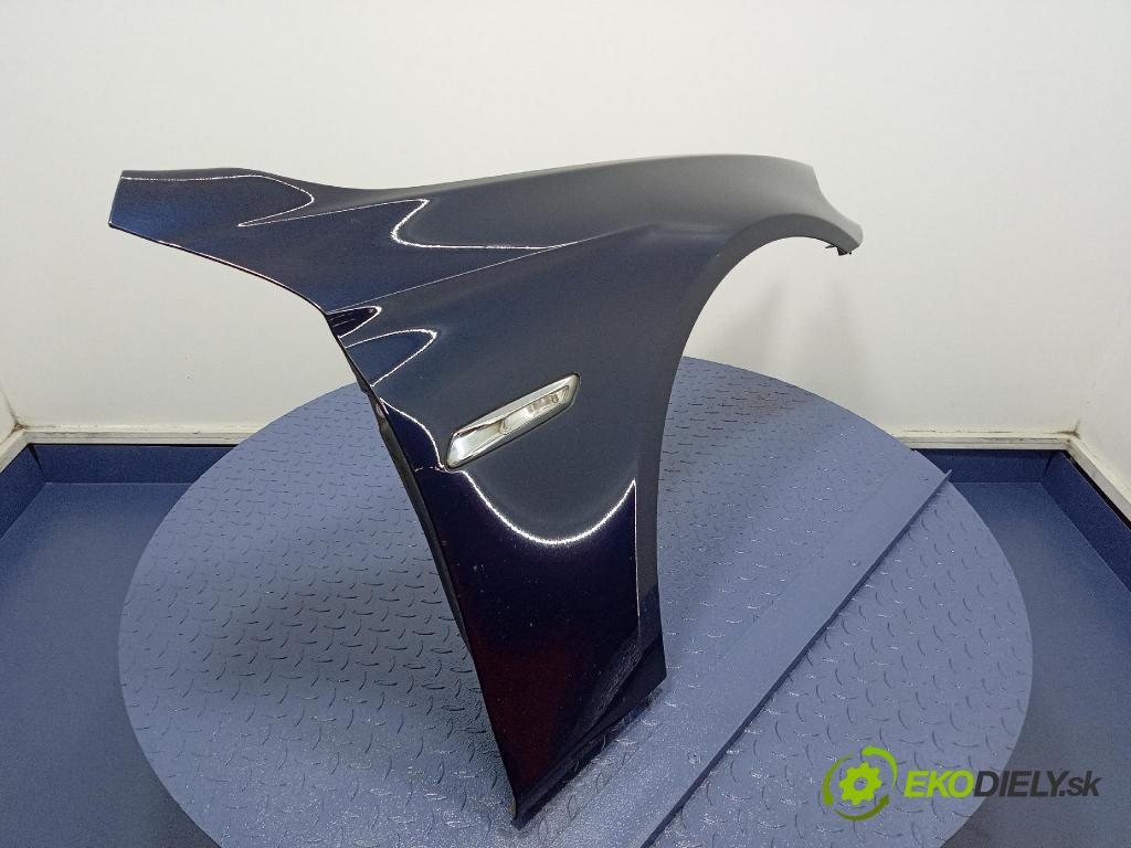 Bmw Seria 5 2013 blatník Predné v pravo:
