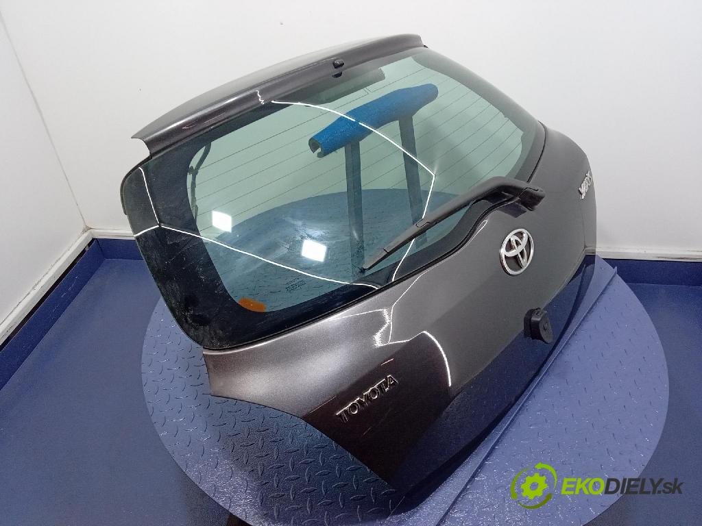 Toyota Yaris 2011 zadna dveře kufra: kufra: