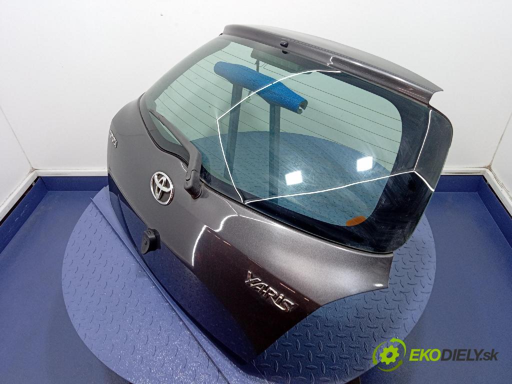 Toyota Yaris 2011 zadna dveře kufra: kufra: