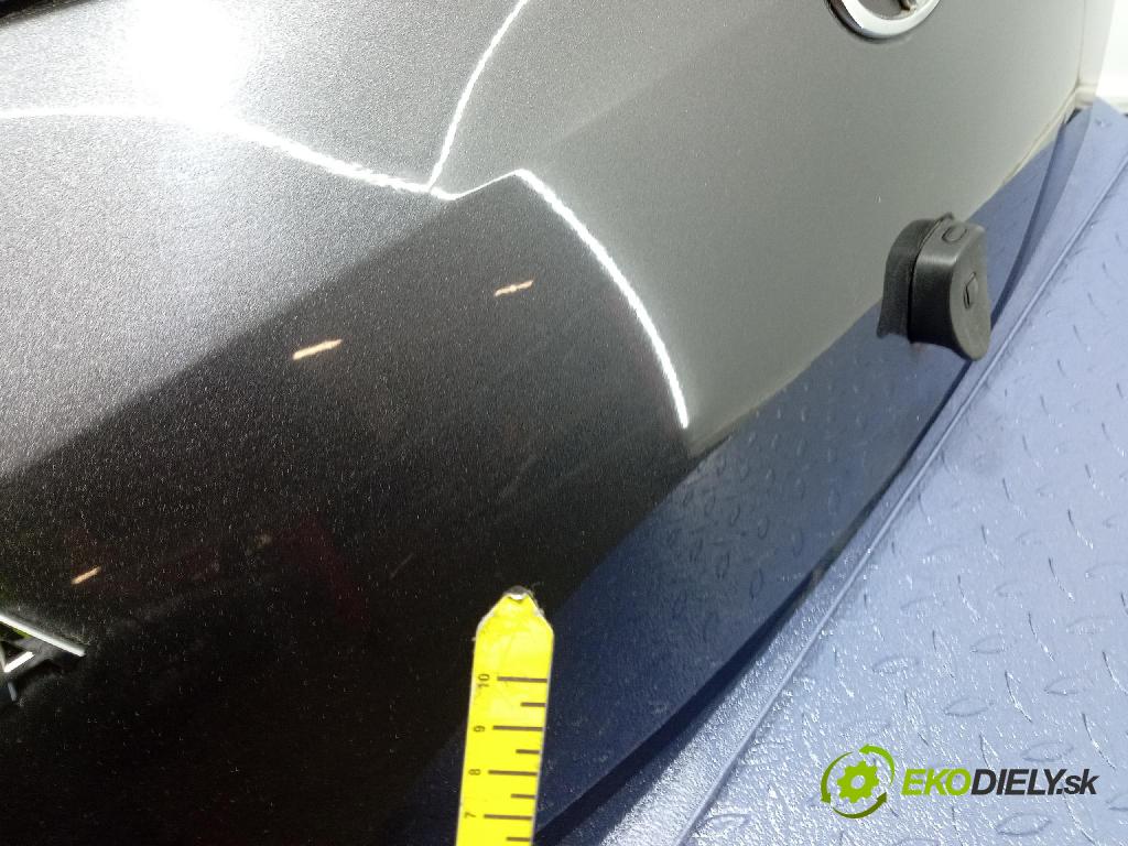 Toyota Yaris 2011 zadna dveře kufra: kufra: