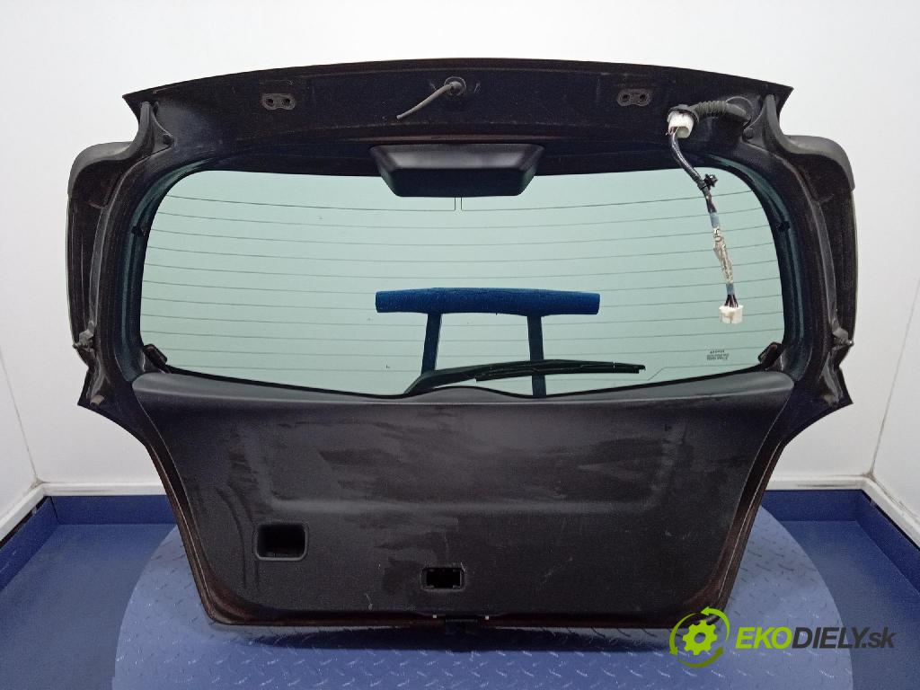 Toyota Yaris 2011 zadna dveře kufra: kufra: 