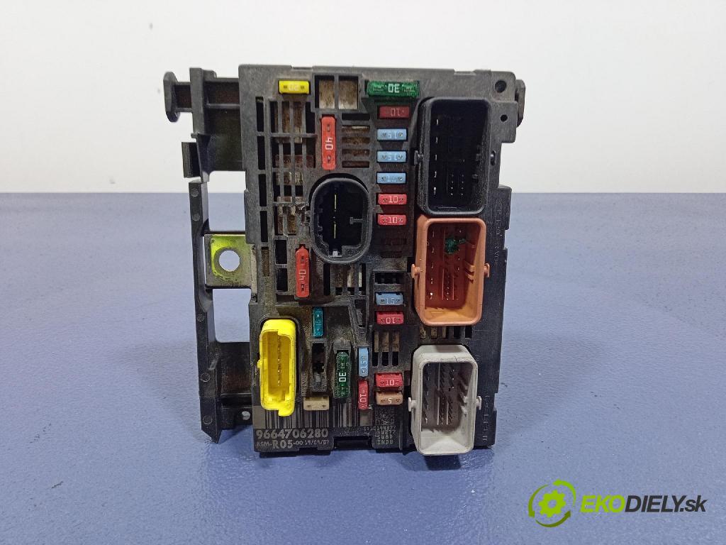Peugeot 308 2007 skrinka Poistky: 9664706280
