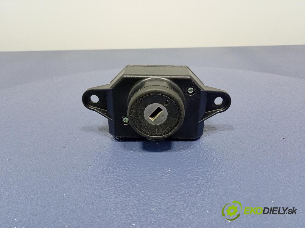 Audi A6 2005 Spínač zapaľovania: 4F0909131E