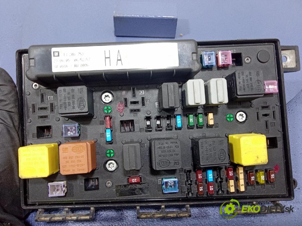 Opel Astra 2006 skrinka Poistky: 13206753