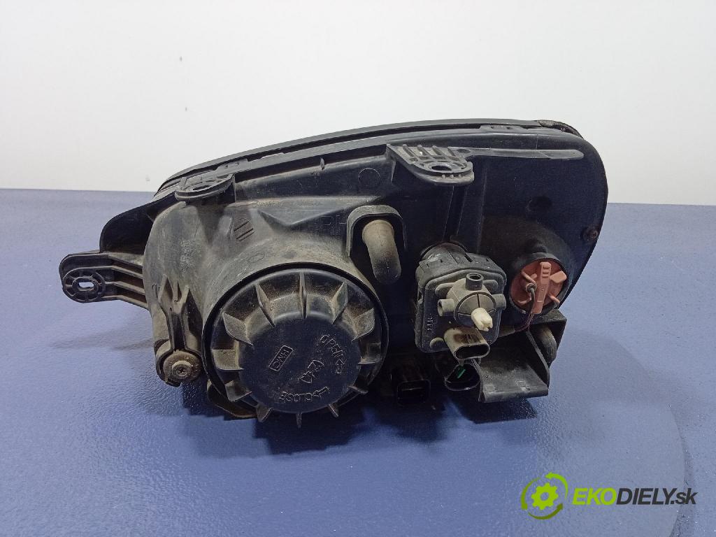 Hyundai Santa fe 2005 Reflektor: v pravo: 92102-26