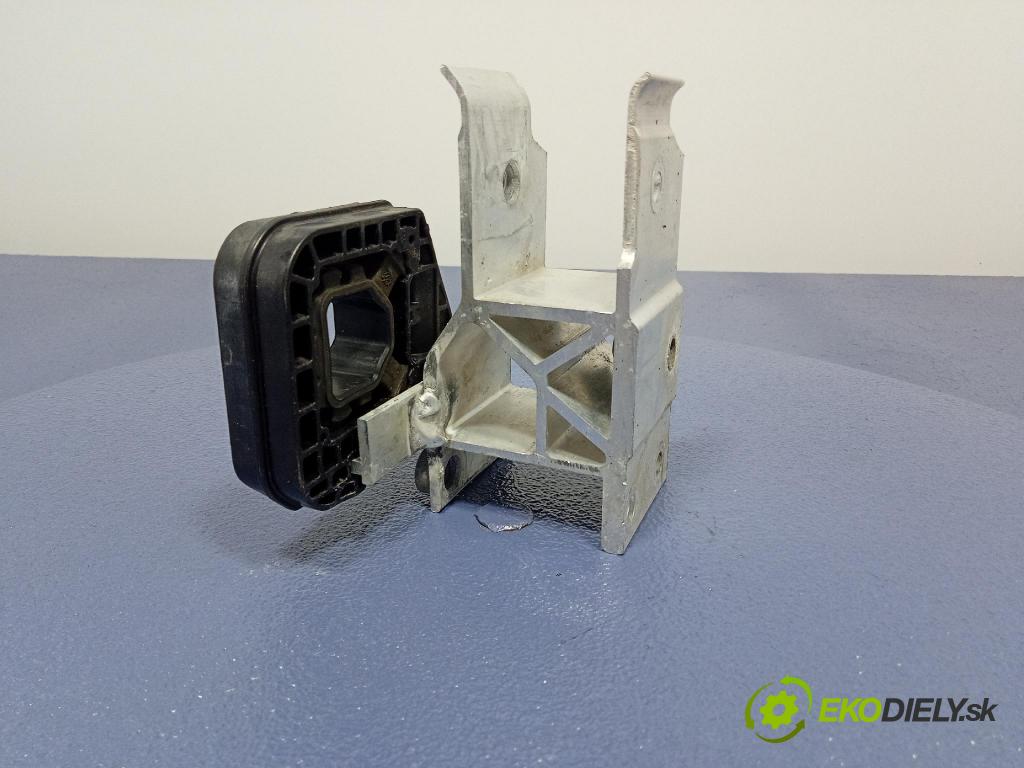 Bmw X7 0 výstuha Predné: / pas predný 7421636