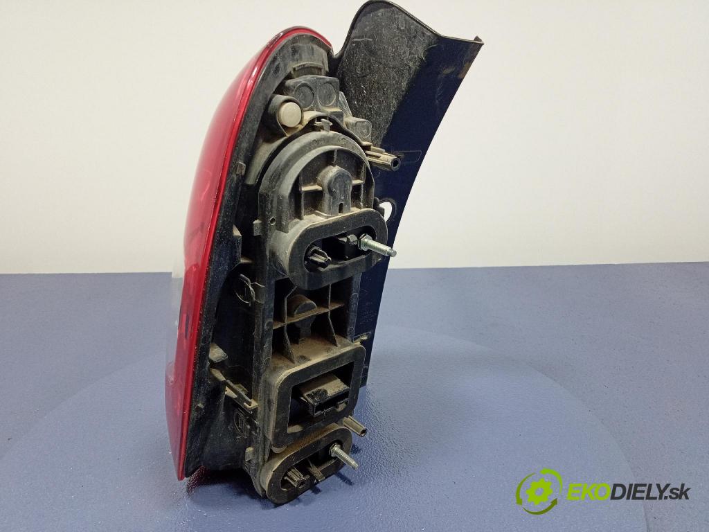 Dacia Duster 2017 svetlo / reflektor zad Prava: Vonkajsia: 265506837R