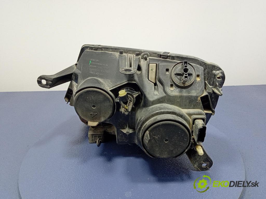 Dacia Duster 2017 Reflektor: v pravo: 260100156R