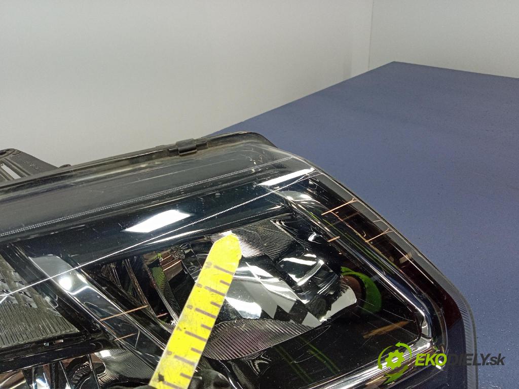 Dacia Duster 2017 Reflektor: v pravo: 260100156R