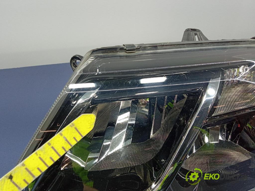 Dacia Duster 2017 Reflektor: Vľavo: 260608209R