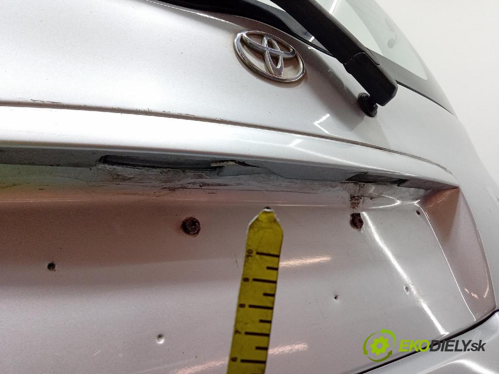 Toyota Yaris verso 2003 zadna dveře kufra: kufra: