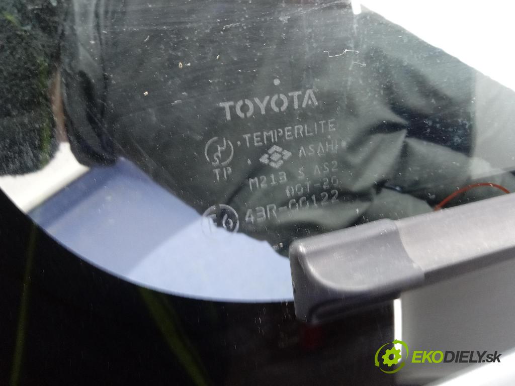 Toyota Yaris verso 2003 zadna dveře kufra: kufra: