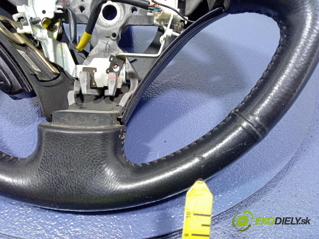 Toyota Yaris verso 2003 volant