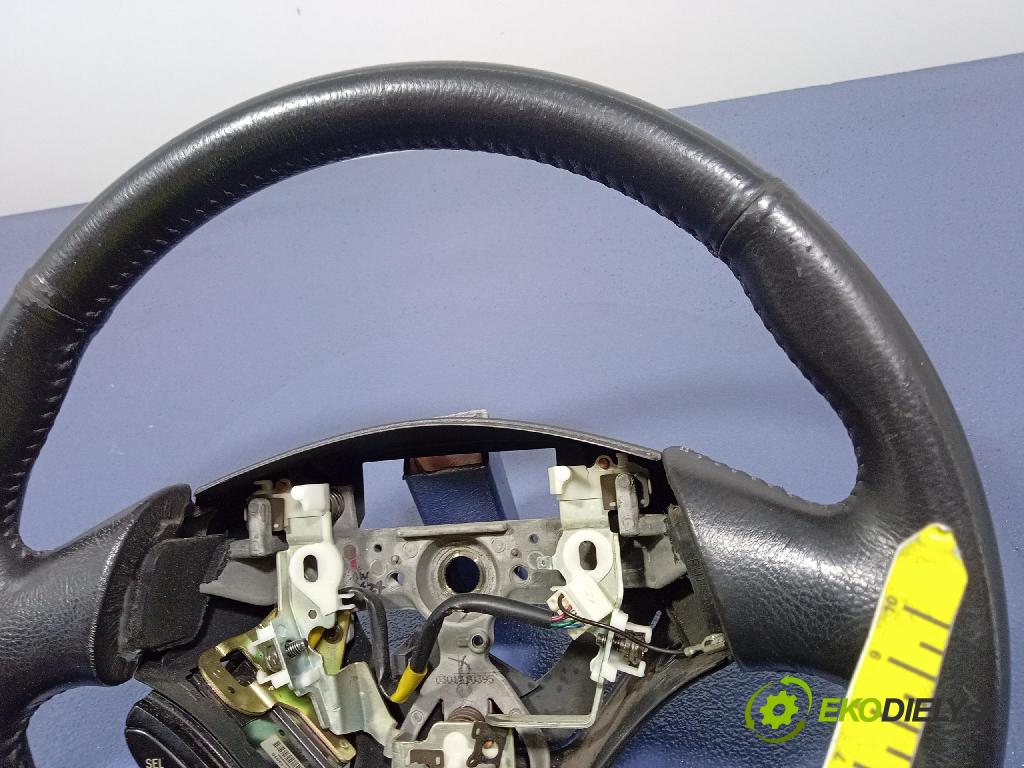 Toyota Yaris verso 2003 volant