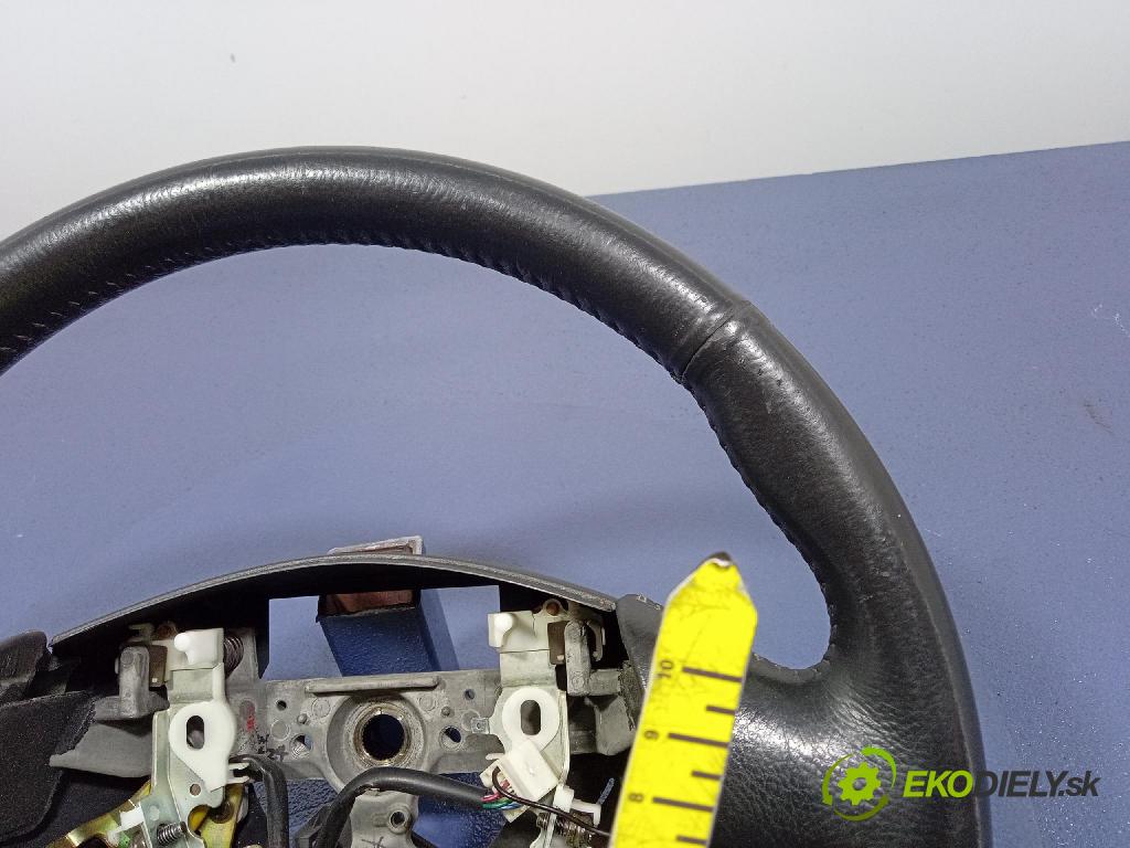 Toyota Yaris verso 2003 volant 