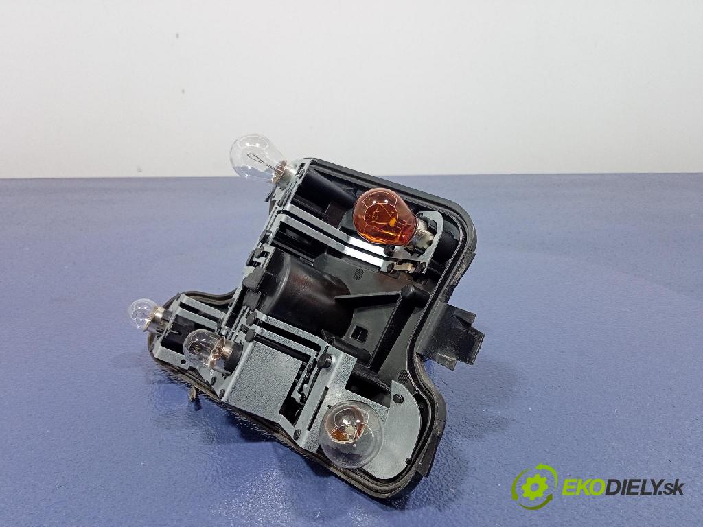 Audi A4 2001 svetlo / reflektor zad Prava: Vonkajsia: 153948