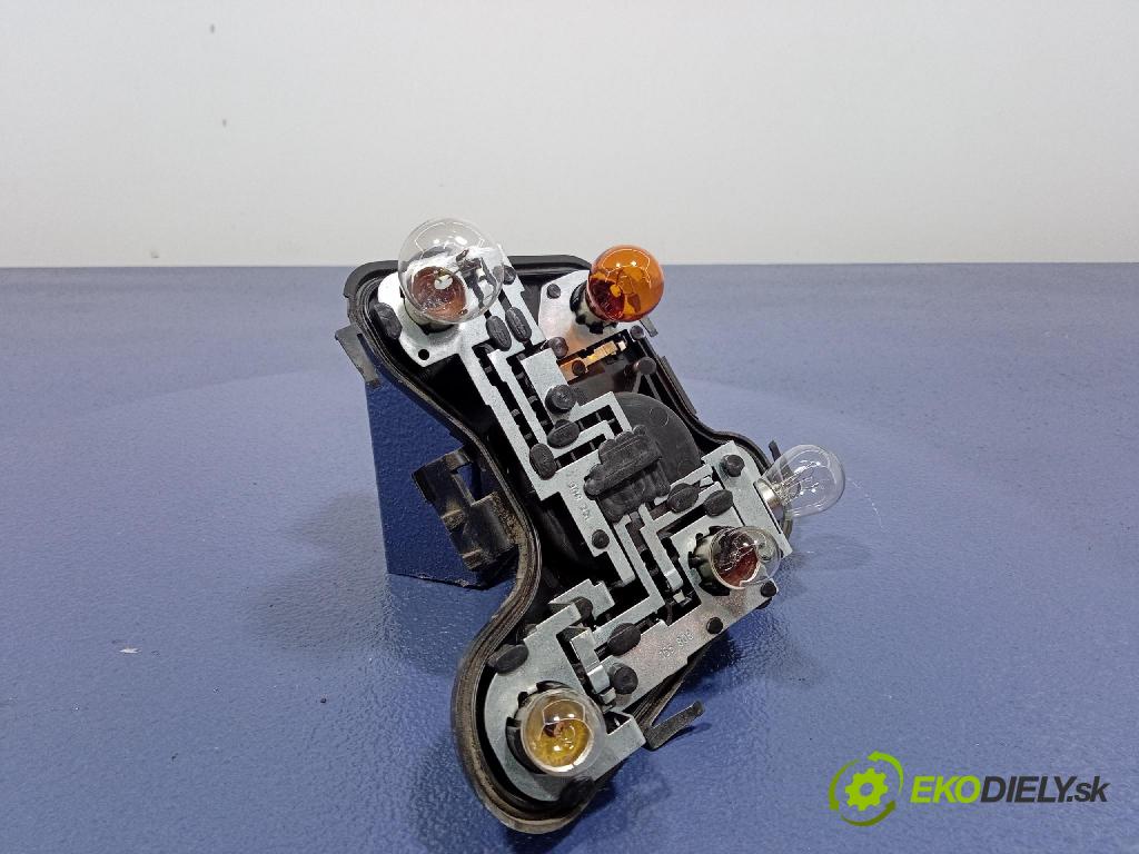 Audi A4 2001 svetlo / reflektor zad Prava: Vonkajsia: 153948