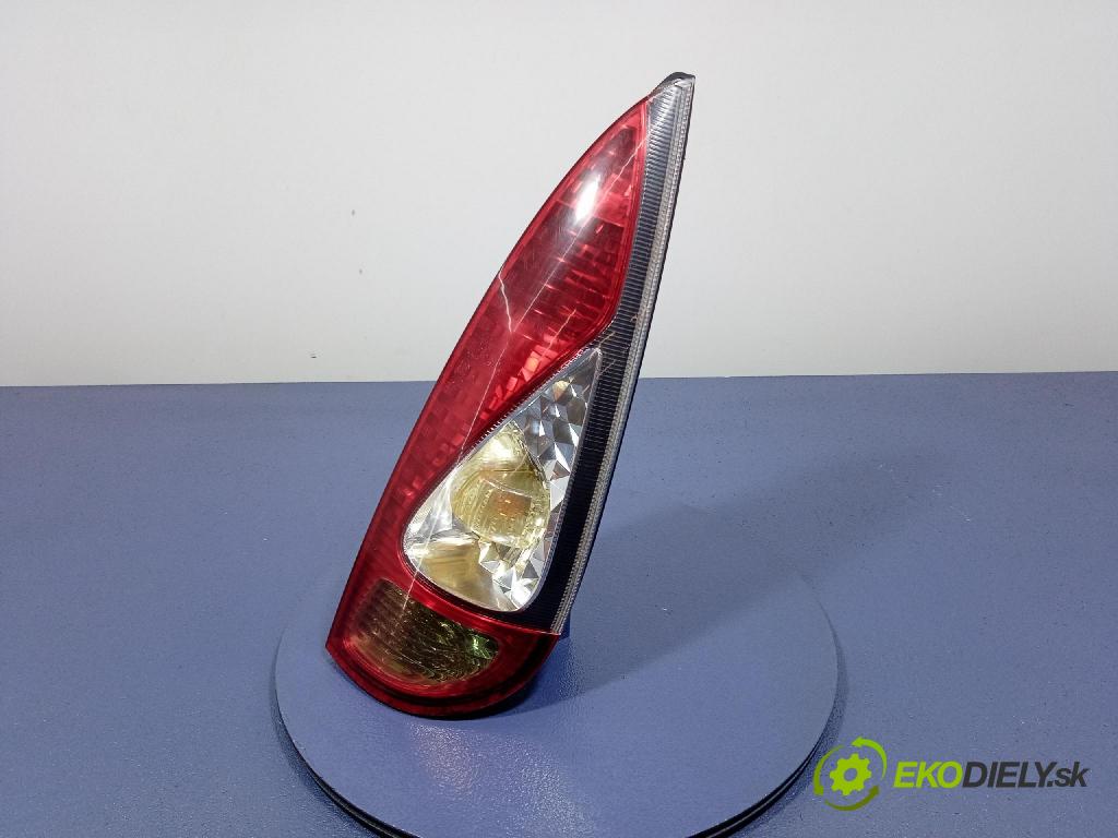 Toyota Yaris verso 2003 svetlo / reflektor zad Prava: Vonkajsia: 52-091