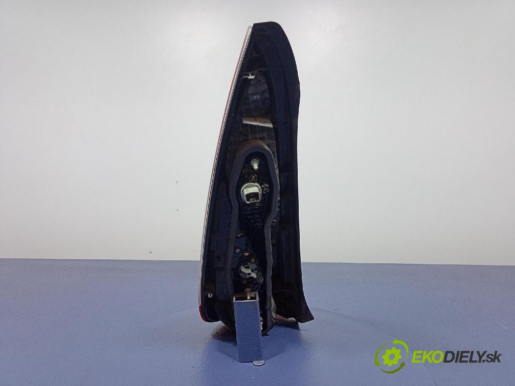 Toyota Yaris verso 2003 svetlo / reflektor zad Prava: Vonkajsia: 52-091