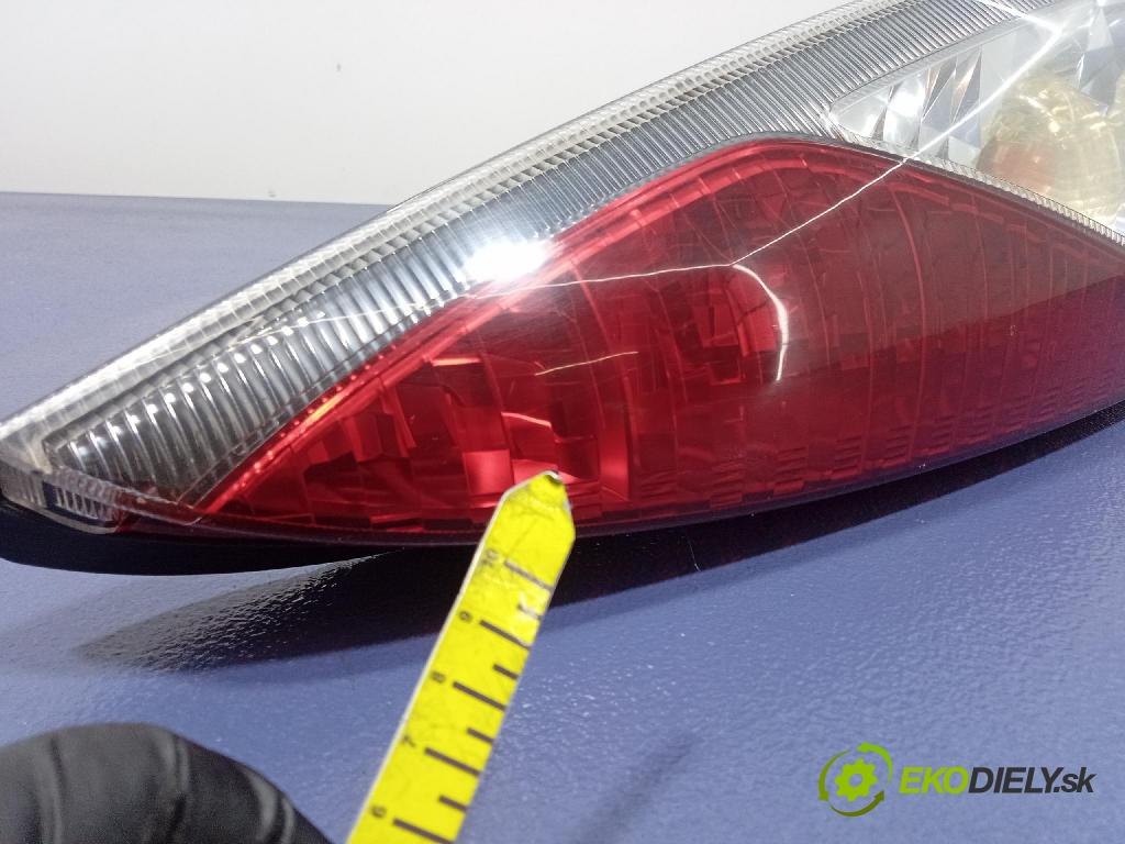 Toyota Yaris verso 2003 svetlo / reflektor zad Prava: Vonkajsia: 52-091