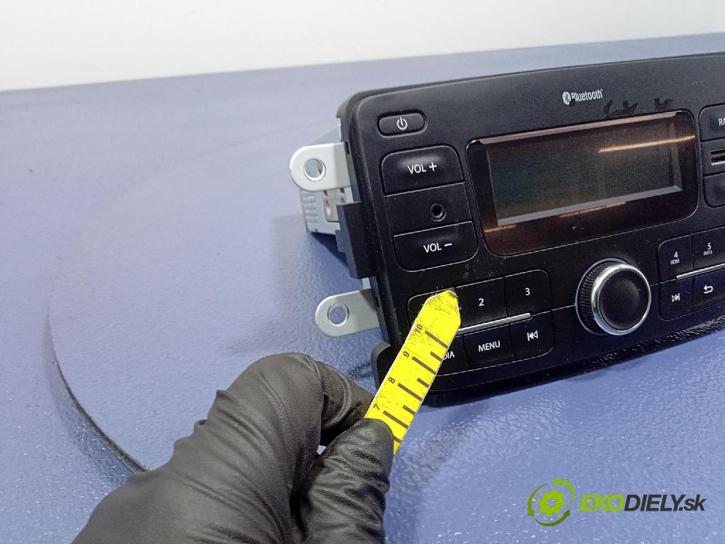 Dacia Duster 2017 Radio I Navigácia: 281153513R